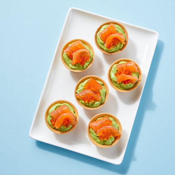 三文魚籽配三文魚他他及牛油果小撻